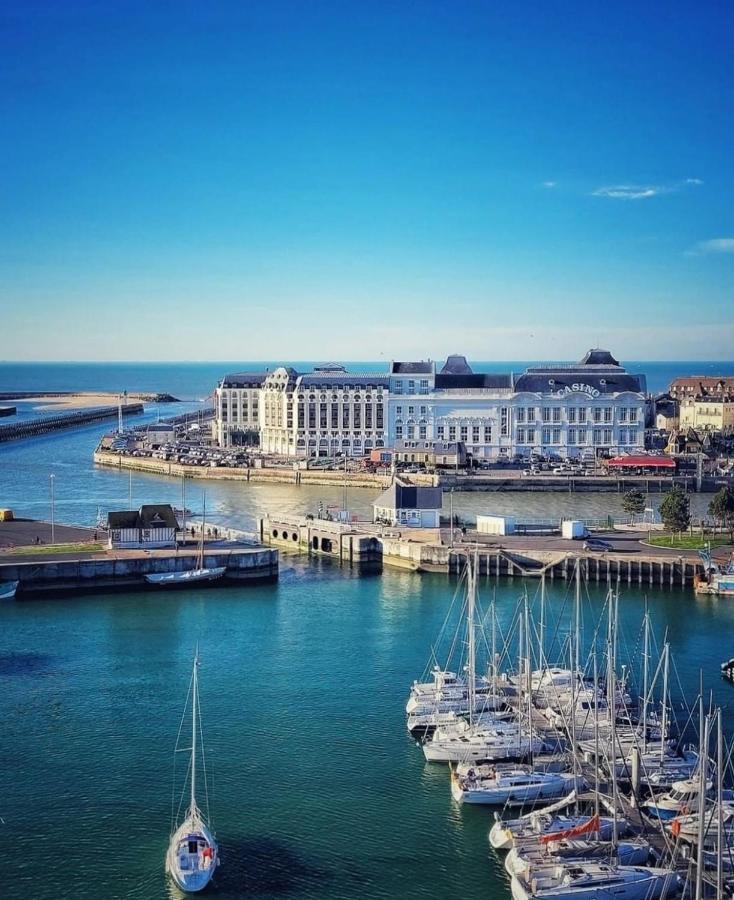 Le Grand Large "Superbe Studio Piscine Chauffee Du 1 Juin Au 15 Septembre" Trouville-sur-Mer Exterior foto